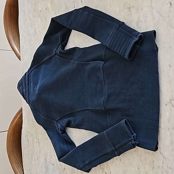 Excellent condition lululemon funnel-neck full zip sweater, teal, size 2 - Picture 3 of 8